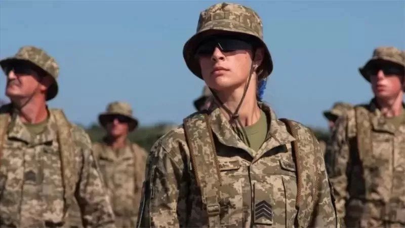 Військовий облік для жінок перенесли ще на рік.