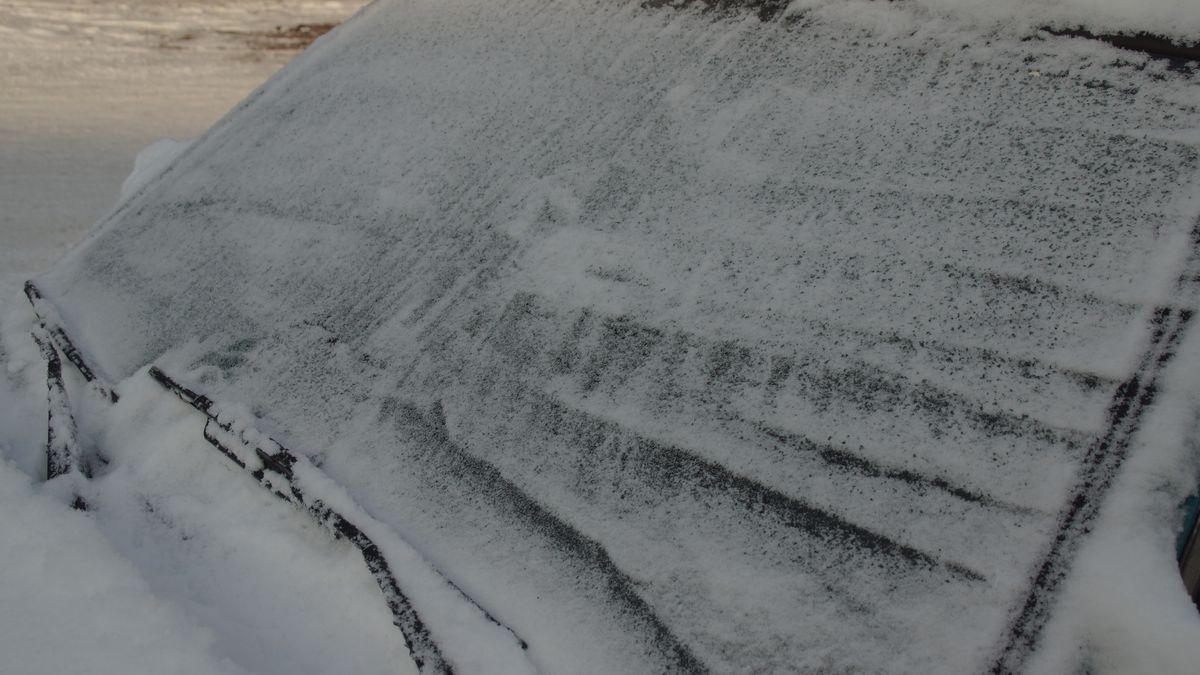 Odśnieżanie powinno odbywać się bez uruchomionego silnika