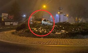 Była 1.24 w nocy. Taki widok na rondzie. Zdjęcie z Wągrowca