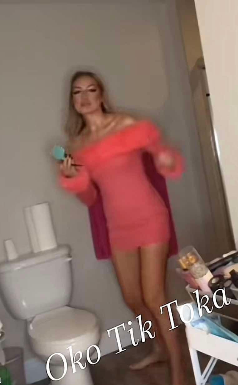 Caroline Derpienski prowadziła transmisję na żywo z toalety