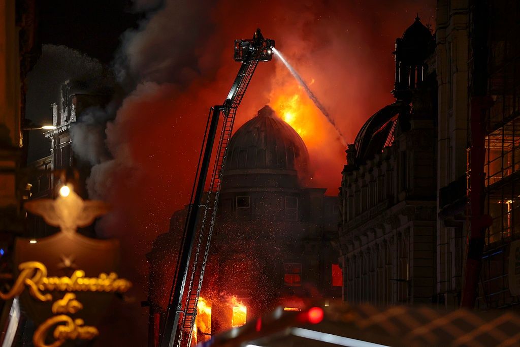 Potężny pożar w Glasgow: Budynek zawalił się przy dworcu