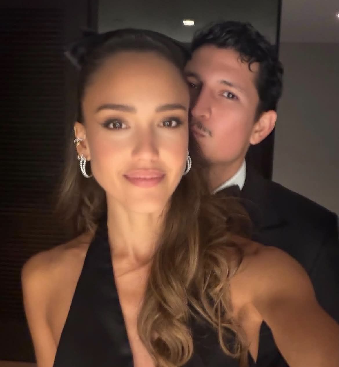 Jessica Alba i Danny Ramirez