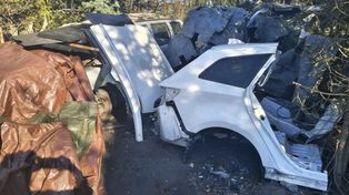 Wołomin: Znaleźli rozebrane auto i więcej. Akcja służb pod Warszawą