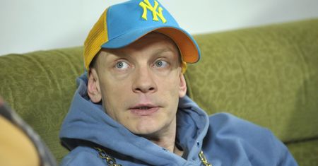 Waldek z "Kiepskich" obchodzi urodziny. Co wiesz o roli Bartosza Żukowskiego?