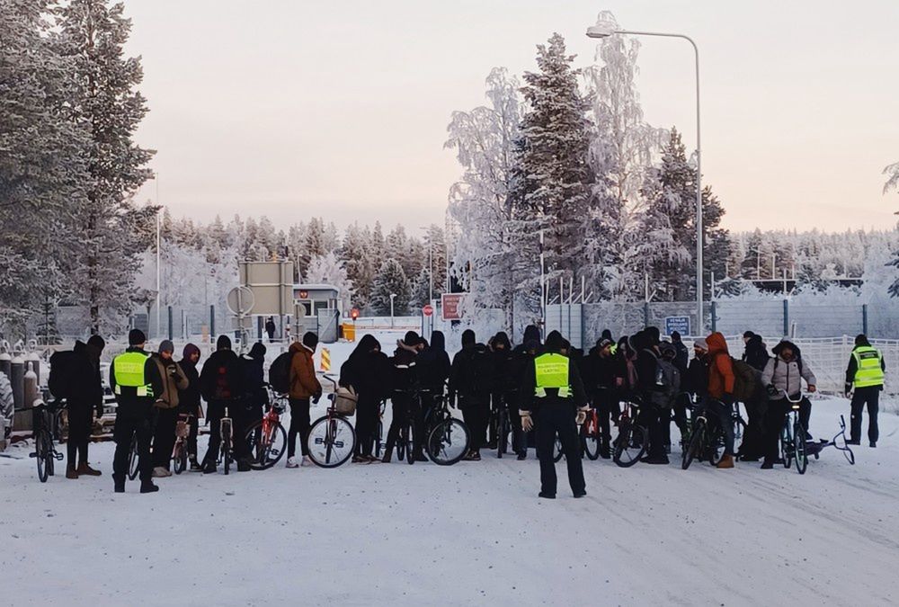 35 migrants on bicycles at the border with Finland in Salla.