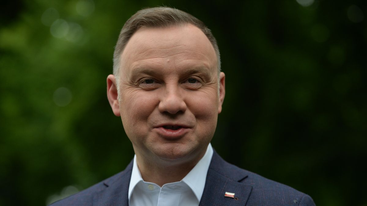 Prezydent Andrzej Duda ma pomóc, według Faktu, we wprowadzeniu podwyżek pensji dla polityków
