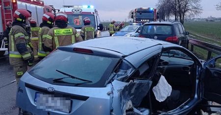 Tragedia na Opolszczyźnie. Z auta wypadła matka z dzieckiem