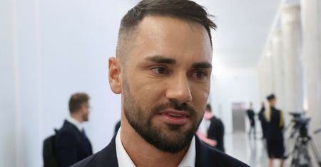 Zdjęcia posła Lewicy krążą po portalach gejowskich. Łukasz Litewka zabrał głos
