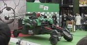 Castrol zbudował wielkiego robota do... kopania piłki (wideo)