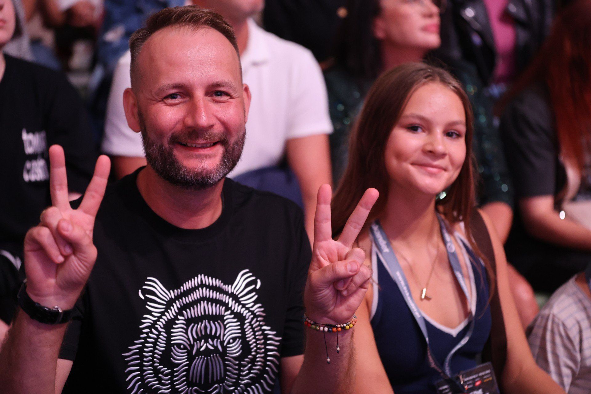 Michał Tercz z kieleckiego Kabaretu Skeczów Męczących wraz z córką.