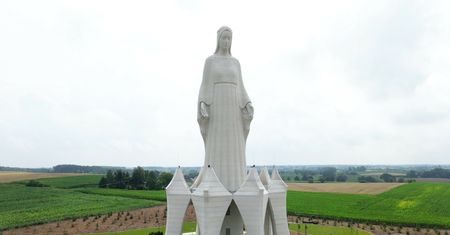 55-metrowa Matka Boska. Mieszkańcy zabrali głos ws. pomnika
