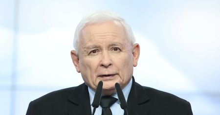Kaczyński brnie dalej w "kremlowskie teorie". "Biorą udział w akcji sprzyjającej Moskwie"