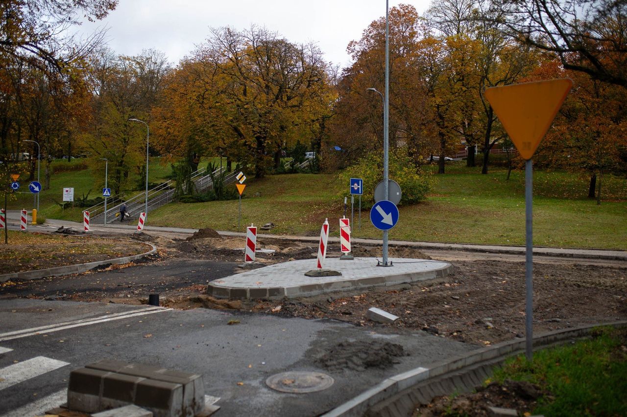 Słupsk: Utrudnienia wokół cmentarzy. Objazdy i zmiany w organizacji