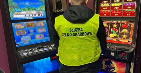 Siłowe wejście do lokalu przy ul. Lubartowskiej w Lublinie. Wspólna akcja Policji i KAS