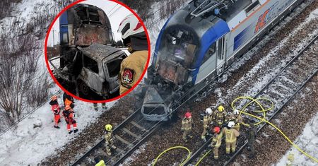 Dwa pociągi uderzyły w samochód. Paraliż na kolei, dramatyczne zdjęcia