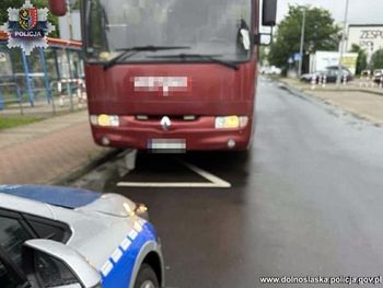 Nietrzeźwy kierowca autokaru chciał zawieźć dzieci na wycieczkę. Interweniowała policja