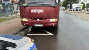 Nietrzeźwy kierowca autokaru chciał zawieźć dzieci na wycieczkę. Interweniowała policja