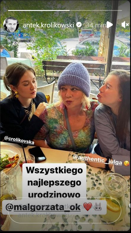 Antek Królikowski opublikował zdjęcie matki i sióstr