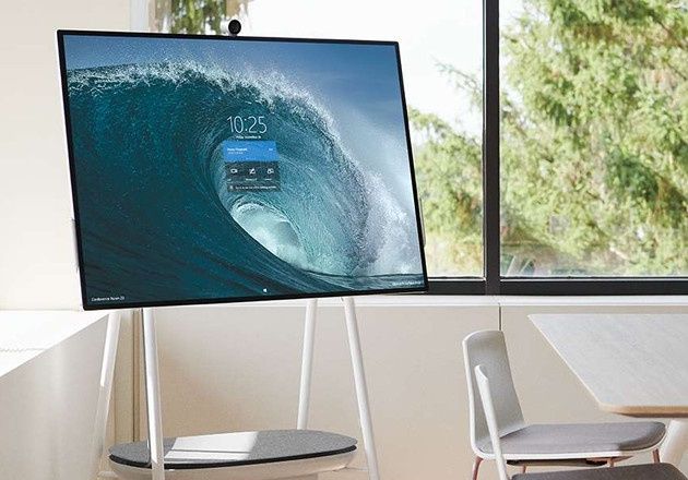 Microsoft Surface Hub 2S 1