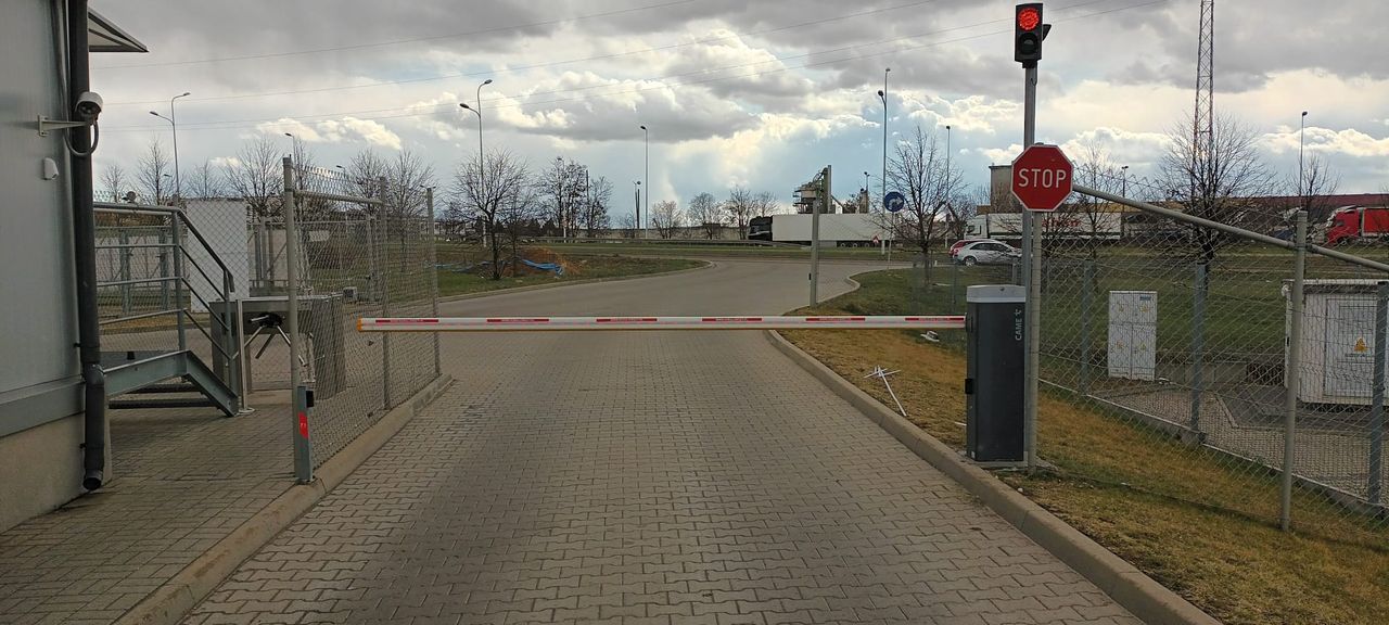 Sklep‑Parkingowy.pl – infrastruktura, która porządkuje przestrzeń i podnosi bezpieczeństwo