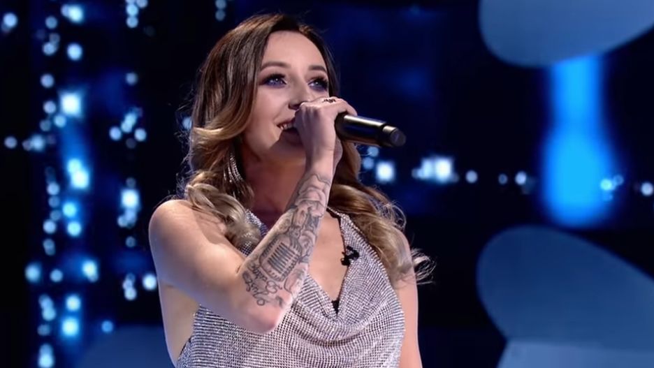 Aneta Leńska na scenie programu Polsatu 