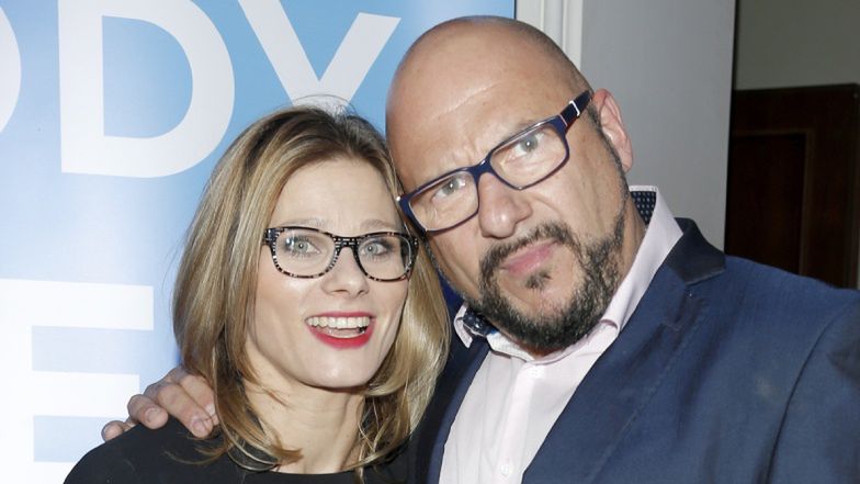 Tak dziś wygląda 15-letnia córka Piotra Gąsowskiego i Anny Głogowskiej. Tancerka POZOWAŁA z pociechą na premierze sztuki "Dobre Śluby" (ZDJĘCIA)