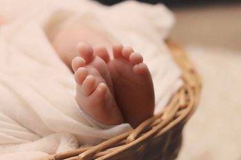 Podał niemowlakowi narkotyki. Sąd wydał wyrok w bulwersującej sprawie