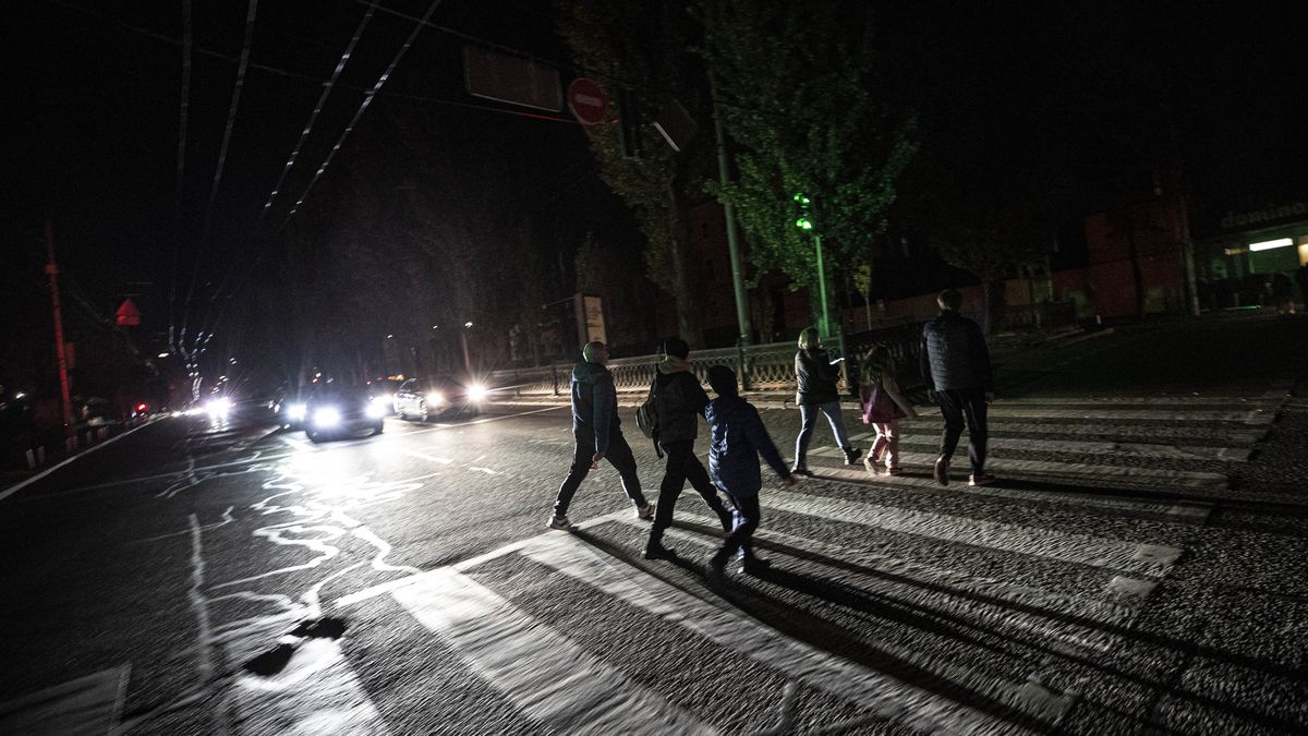 KYIV, UKRAINE - OCTOBER 15: Streets of the city turn into semi-darkness as the residents have been urged to cut down on electricity use in the evenings after Russian missiles hit a power installation in Kyiv, Kyiv Oblast, Ukraine on October 15, 2022. (Photo by Metin Aktas/Anadolu Agency via Getty Images)