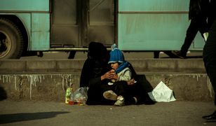 Imigrancka rodzina z dziećmi żyje na ulicy. Warszawskie służby pod lupą