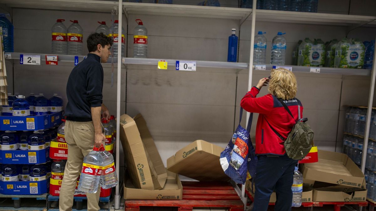 Blackout w Hiszpanii. Ludzie wykupują artykuły ze sklepów