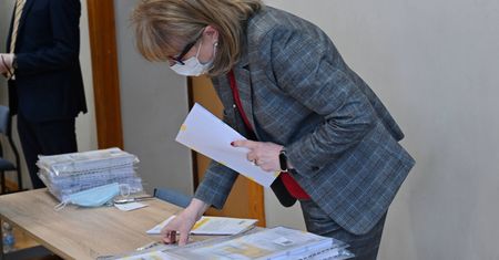 Matura 2020. Śledztwo w sprawie przecieków zawieszone
