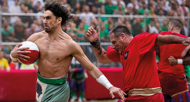 „Come and See” - średniowieczny futbol i jelenie w mieście reklamują Canon (wideo)