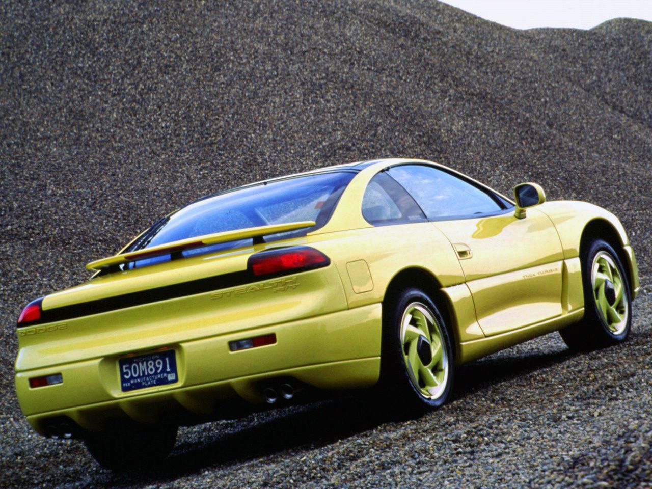 Dodge Stealth - najłatwiej rozpoznać po tylnym pasie, zupełnie innym niż w Mitsubishi.