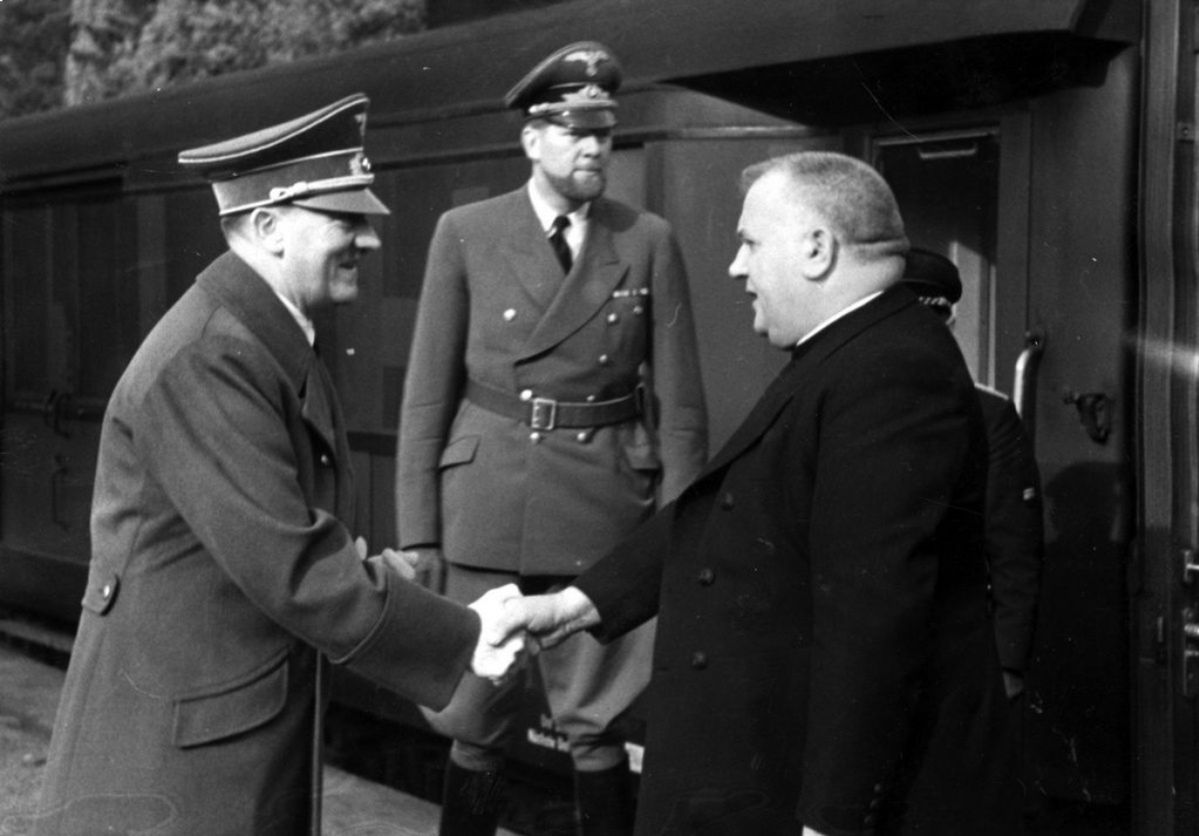 Spotkanie Josefa Tisy z Adolfem Hitlerem. Zdjęcie z 1941 r.