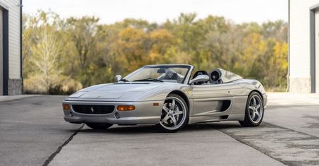 Ferrari F355 Shaq'a O'Neala trafiło na sprzedaż. To egzemplarz dla dużych kierowców