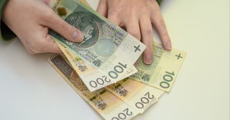 Ile gotówki na miesiąc kryzysu? Warto ją schować w bezpiecznym miejscu