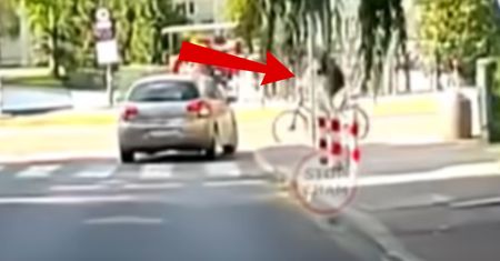 Jechał rowerem z dzieckiem. Fatalny finał. Wideo z Krakowa