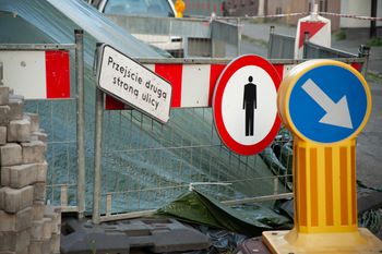 Kolejowa inwestycja w Limanowej z problemem. Uaktywniło się osuwisko przy ul. Polnej. Wyznaczono objazd