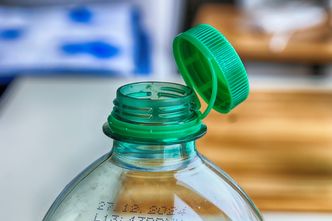 Kaucja m.in. na plastikowe butelki. Sieci liczą koszty. Dla Lidla to ok. 1 mld zł