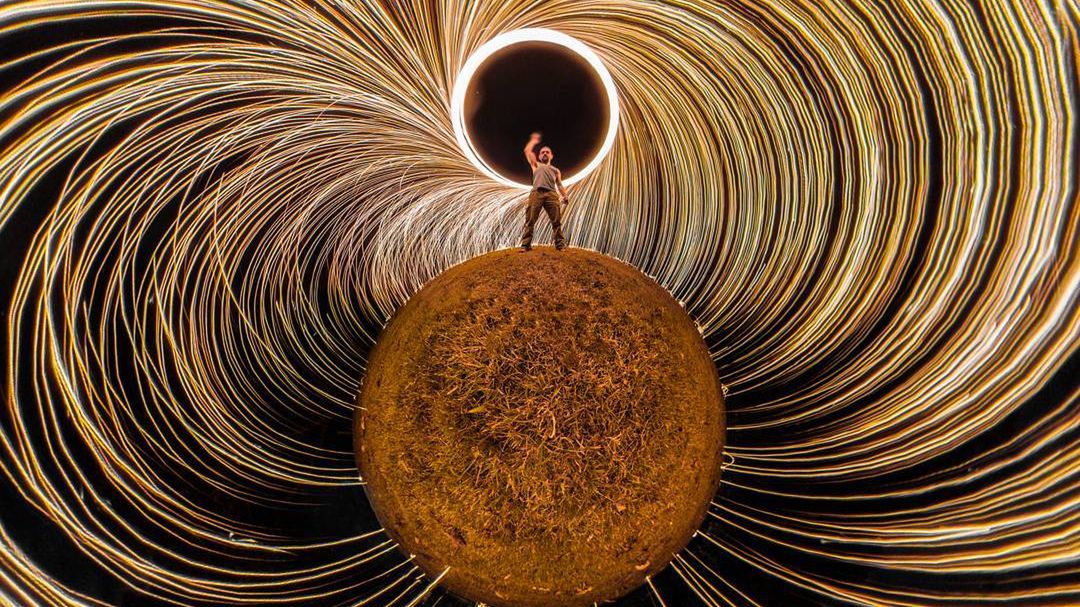 Miniaturowe planety pełne ognistej wełny stalowej 1