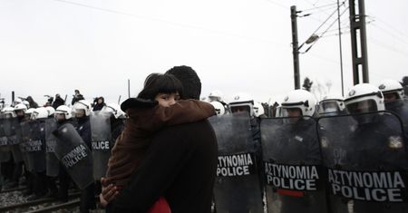 Protesty migrantów przynoszą Grecji straty. Blokują pociągi towarowe