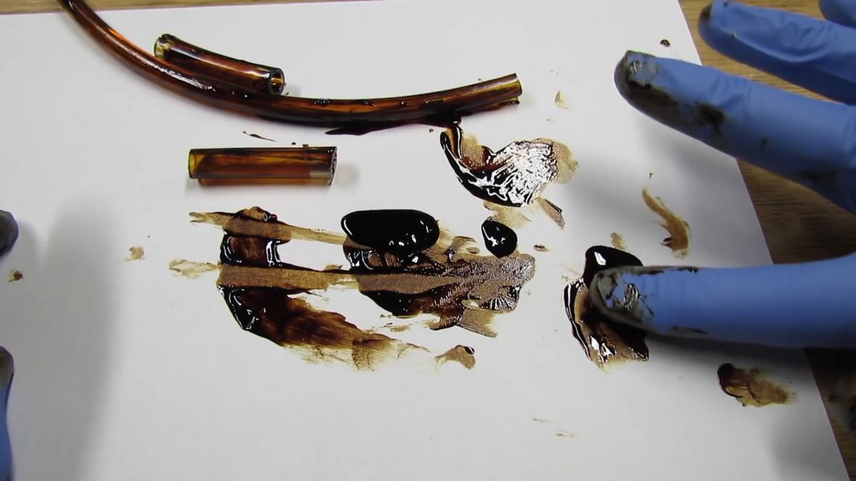 Na filmiku zaprezentowano skutki wypalenia 30 paczek papierosów