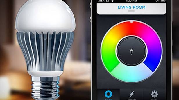 LIFX - żarówka LED z WiFi zaświeci dowolnym kolorem. Włączysz ją smartfonem 1