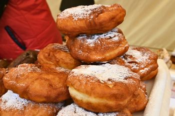 Babcia smaży nawet latem. W środku skarb prosto z ogródka