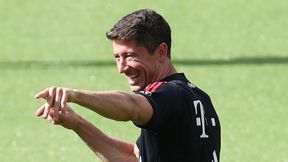 Robert Lewandowski przygotowuje się do walki o Ligę Mistrzów. Trenuje w ogrodzie