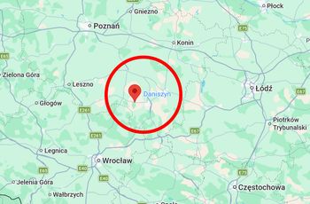 Samochód uderzony przez dwa pociągi. Groźny wypadek w Wielkopolsce