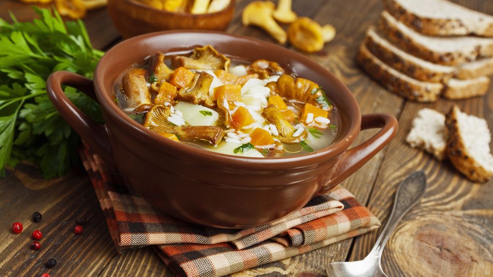 Zupa grzybowa z kaszą jęczmienną przygotowana z dodatkiem wody 1:1