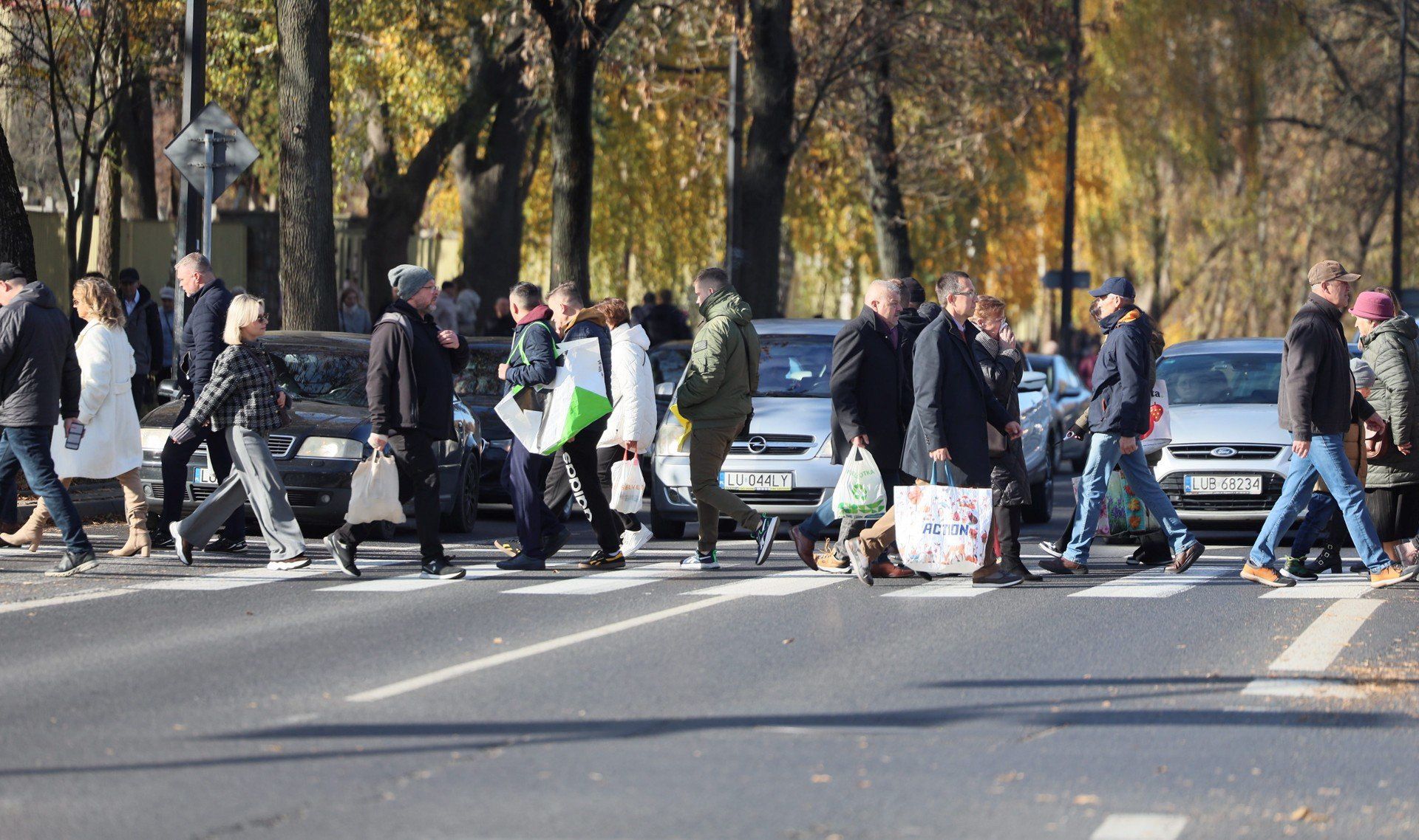 Dzień Wszystkich Świętych na cmentarzu przy ulicy Unickiej w Lublinie.