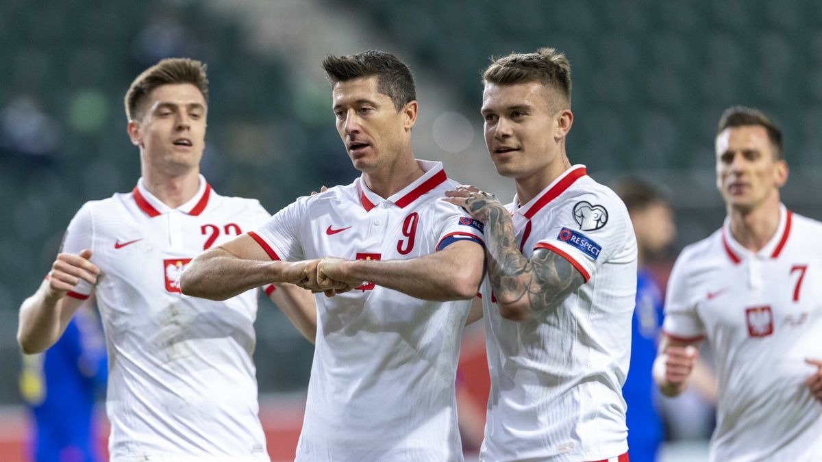 Zdjęcie okładkowe artykułu: East News / Andrzej Iwanczuk / Robert Lewandowski i Kamil Piątkowski nie zagrają w meczu na Wembley