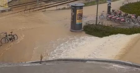 Awaria wodociągowa w Poznaniu. "Mamy swoją Niagarę"